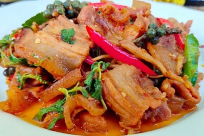 ผัดเผ็ดหมูป่า อาหารจานเดียว