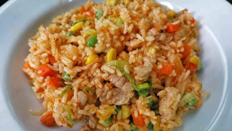 ข้าวผัดกิมจิ อาหารจานเดียว