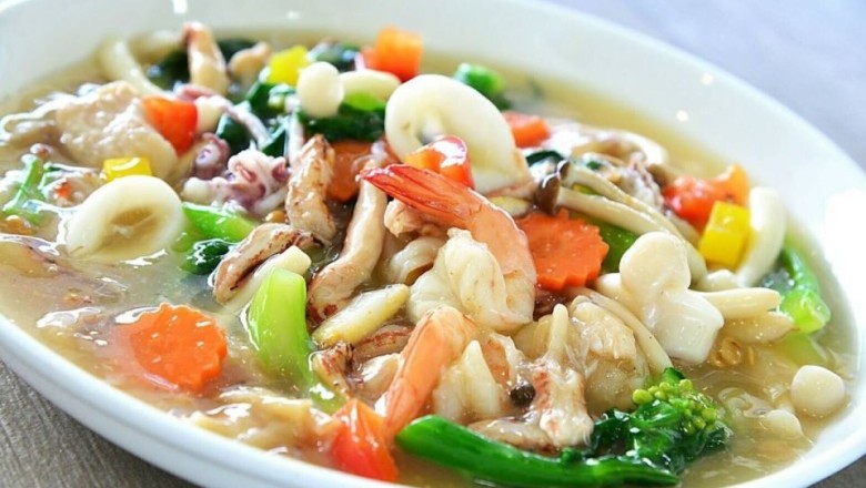 ราดหน้าทรงเครื่อง อาหารจานเดียว