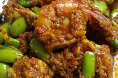 ผัดเผ็ดลูกเหรียงกับสะตอใส่กุ้ง อาหารภาคใต้