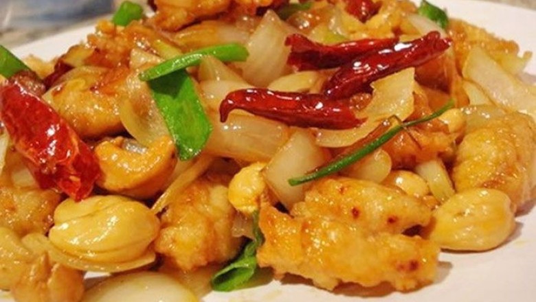 ไก่ผัดเม็ดมะม่วงหิมพานต์ สูตรน้ำพริกเผา