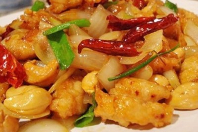 ไก่ผัดเม็ดมะม่วงหิมพานต์ สูตรน้ำพริกเผา