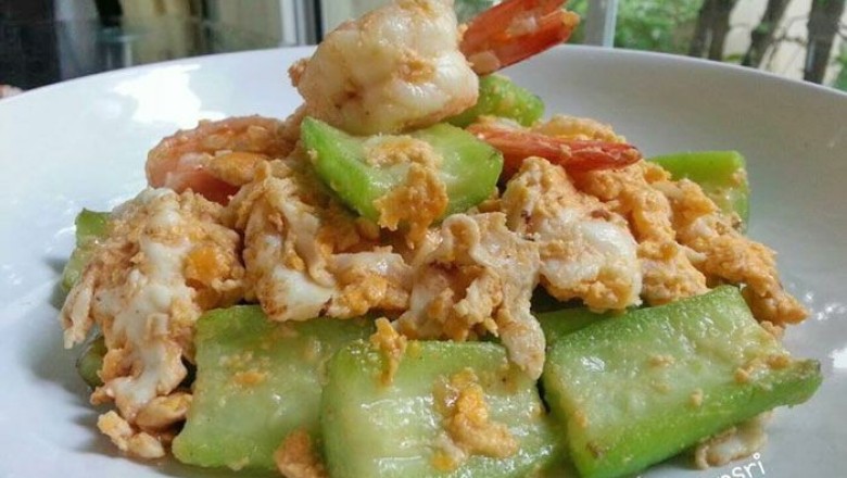 ผัดบวบใส่ไข่กับกุ้ง อาหารจานเดียว