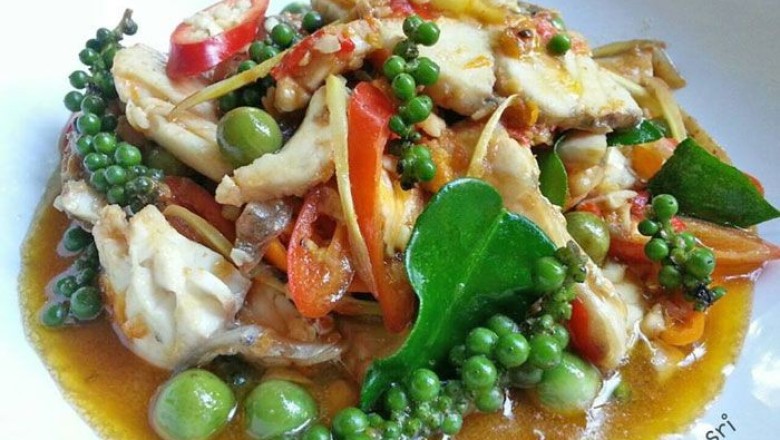 ผัดฉ่าปลากระพง อาหารจานเดียว