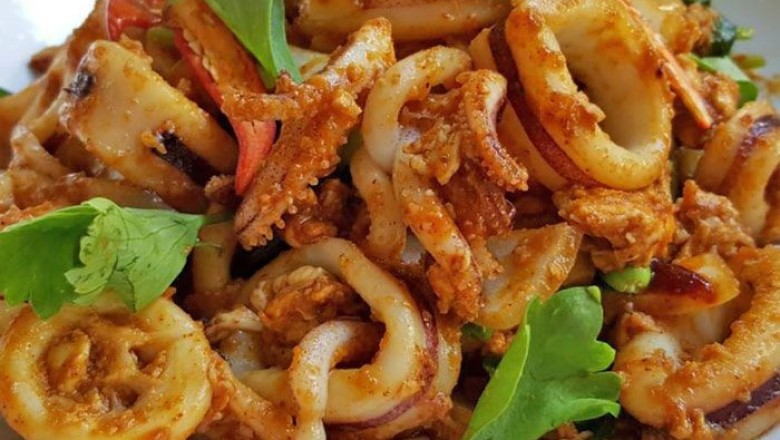 ปลาหมึกผัดผงกระหรี่ อาหารจานเดียว