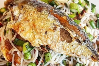 ยำขนมจีนปลาทู อาหารจานเดียว