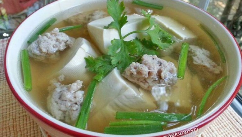 แกงจืดเต้าหู้ไก่สับ อาหารจานเดียว