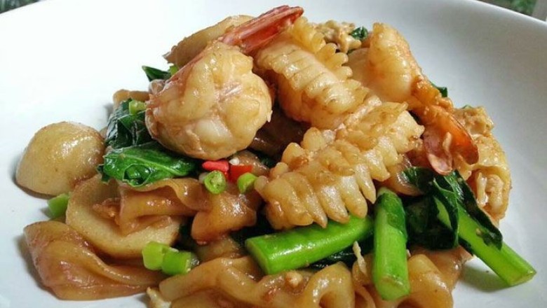 ผัดซีอิ๊วทะเล อาหารจานเดียว