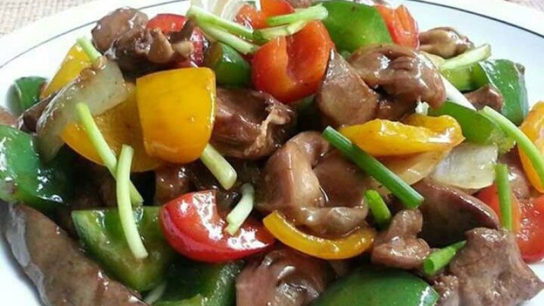 ผัดเครื่องในไก่พริกหวาน 3 สี อาหารจานเดียว