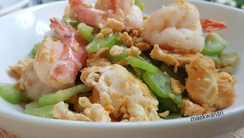 มะระผัดไข่กับกุ้ง อาหารจานเดียว
