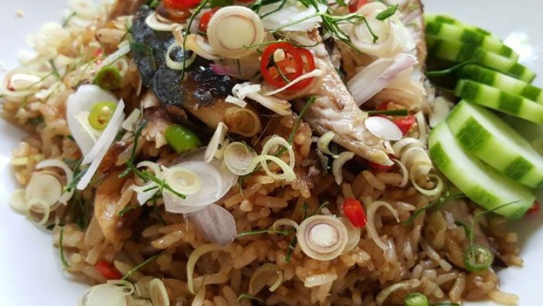 ข้าวผัดปลาทู อาหารจานเดียว