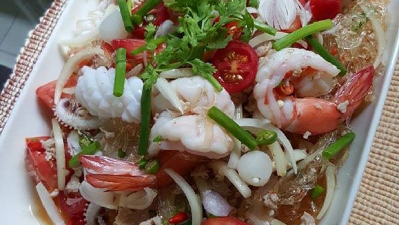 ยำเส้นแก้วทะเล อาหารจานเดียว