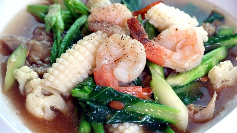 ราดหน้าทะเล อาหารจานเดียว