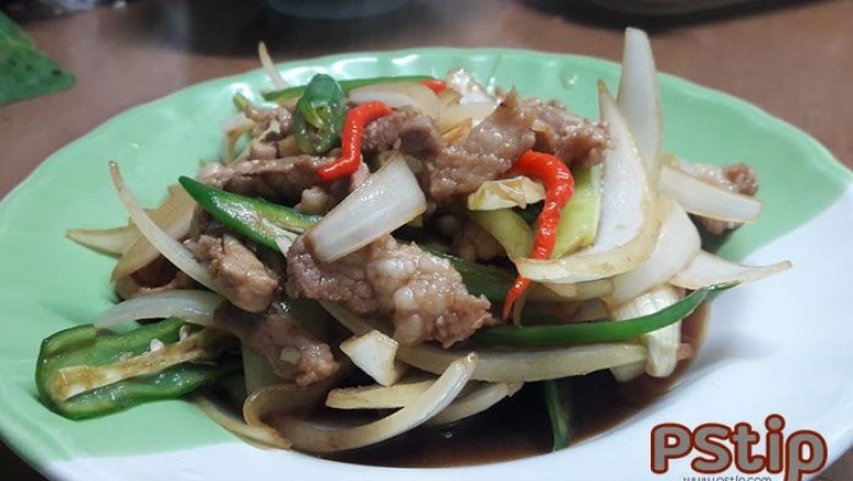 หมูผัดพริกกับหอมใหญ่ อาหารภาคใต้