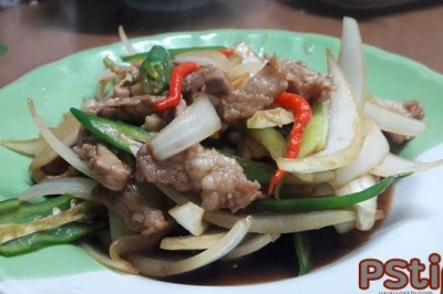 หมูผัดพริกกับหอมใหญ่ อาหารภาคใต้