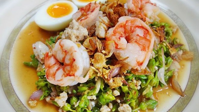 ยำดอกขจรกุ้งสด อาหารจานเดียว