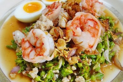ยำดอกขจรกุ้งสด อาหารจานเดียว