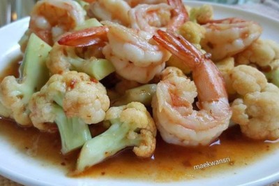 ผัดดอกกะหล่ำใส่กุ้ง อาหารจานเดียว