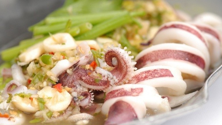 ปลาหมึกนึ่งมะนาว อาหารจานเดียว