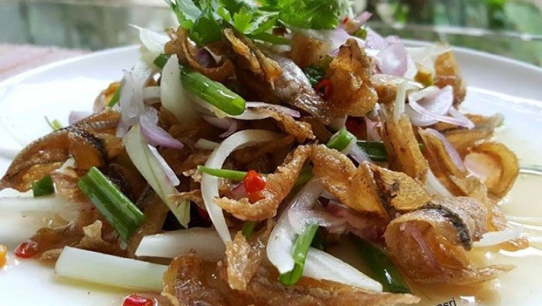 ยำปลากรอบ อาหารจานเดียว