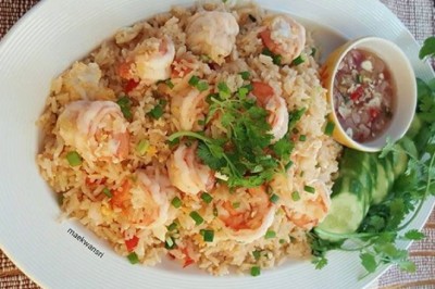 ข้าวผัดกุ้งตัวโต อาหารจานเดียว