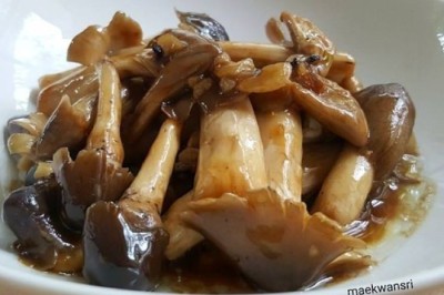 เห็ดโคนผัดน้ำมันหอย อาหารจานเดียว