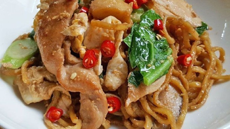 หมี่เหลืองผัดซีอิ๊ว อาหารจานเดียว