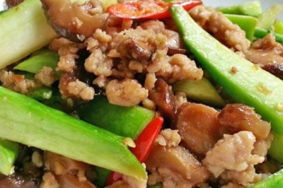 ผัดคะน้าไก่สับ อาหารจานเดียว