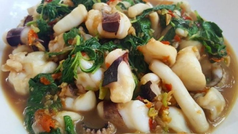 ผัดกะเพราหนวดปลาหมึก อาหารจานเดียว