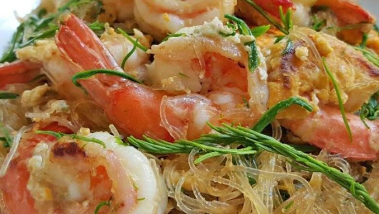 ผัดวุ้นเส้นชะอมกุ้งสด อาหารจานเดียว