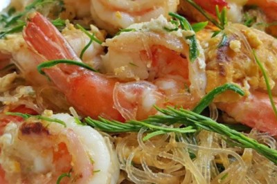 ผัดวุ้นเส้นชะอมกุ้งสด อาหารจานเดียว