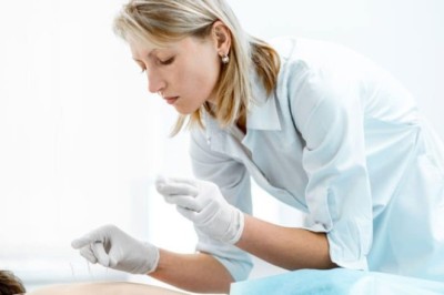 ฝังเข็มบำบัดอาการปวดหลัง