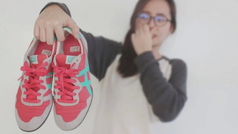 แก้ปัญหารองเท้าเหม็นอับรับหน้าฝน