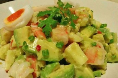 ยำสลัดอะโวคาโดกุ้ง อาหารเพื่อสุขภาพ