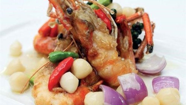 กุ้งกระเทียมผัดพริกขี้หนู อาหารเพื่อสุขภาพ