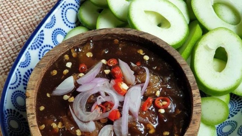 น้ำปลาหวานกับมะม่วงเบา อาหารจานเดียว