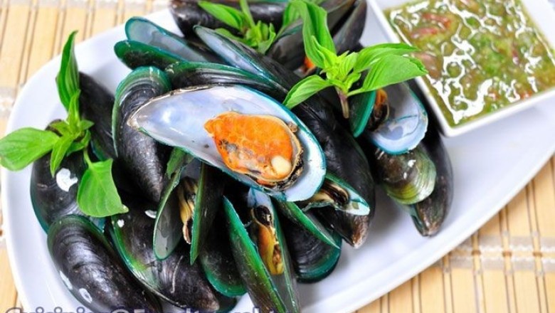 หอยแมลงภู่อบใบโหระพา อาหารจานเดียว