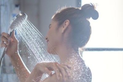 4 สเต็ปง่ายๆ ของการอาบน้ำเพื่อลดหน้าท้อง